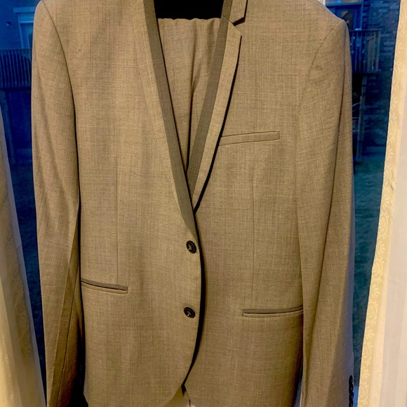 Zara Other - Men’s suit and pants. Zara suit. Located in Toronto, can be delivered in GTA.